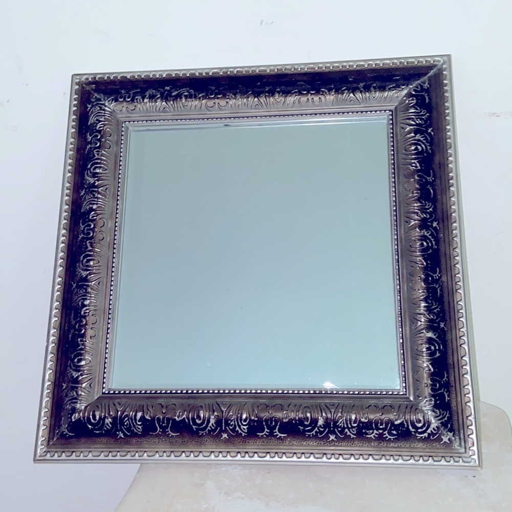 Mirror 🪞 10” x 10” Housewares International City of Commerce NWT​​​​​